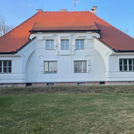 Vila Háj Usov Esterno foto